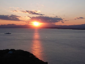 江ノ島からの夕日　キャンドルタワーにて